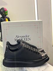 Alexander McQueen Black Plaquita